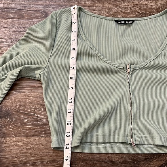 Zip Crop Top Cardigan Shirt Sage Green Long Sleeved Size Medium - Picture 6 of 7